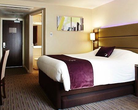 Premier Inn Premier Inn Heathrow Airport Terminal 4 Stanwell Dış mekan fotoğraf