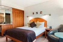 Premier Inn Premier Inn Heathrow Airport Terminal 4 Stanwell Dış mekan fotoğraf